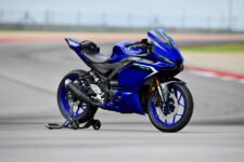 Yamaha R3 70th Anniversary Edition हुई Launch! जानिए क्या हैं Special Features और Indian Price